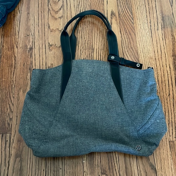 lululemon athletica Gray Shoulder Bag - Picture 1 of 6